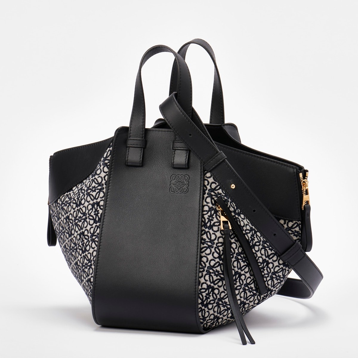 菅沼愛が〈ロエベ〉ハンモックバッグとこの春行きたい「tufting studio KEKE」 - Slide:1