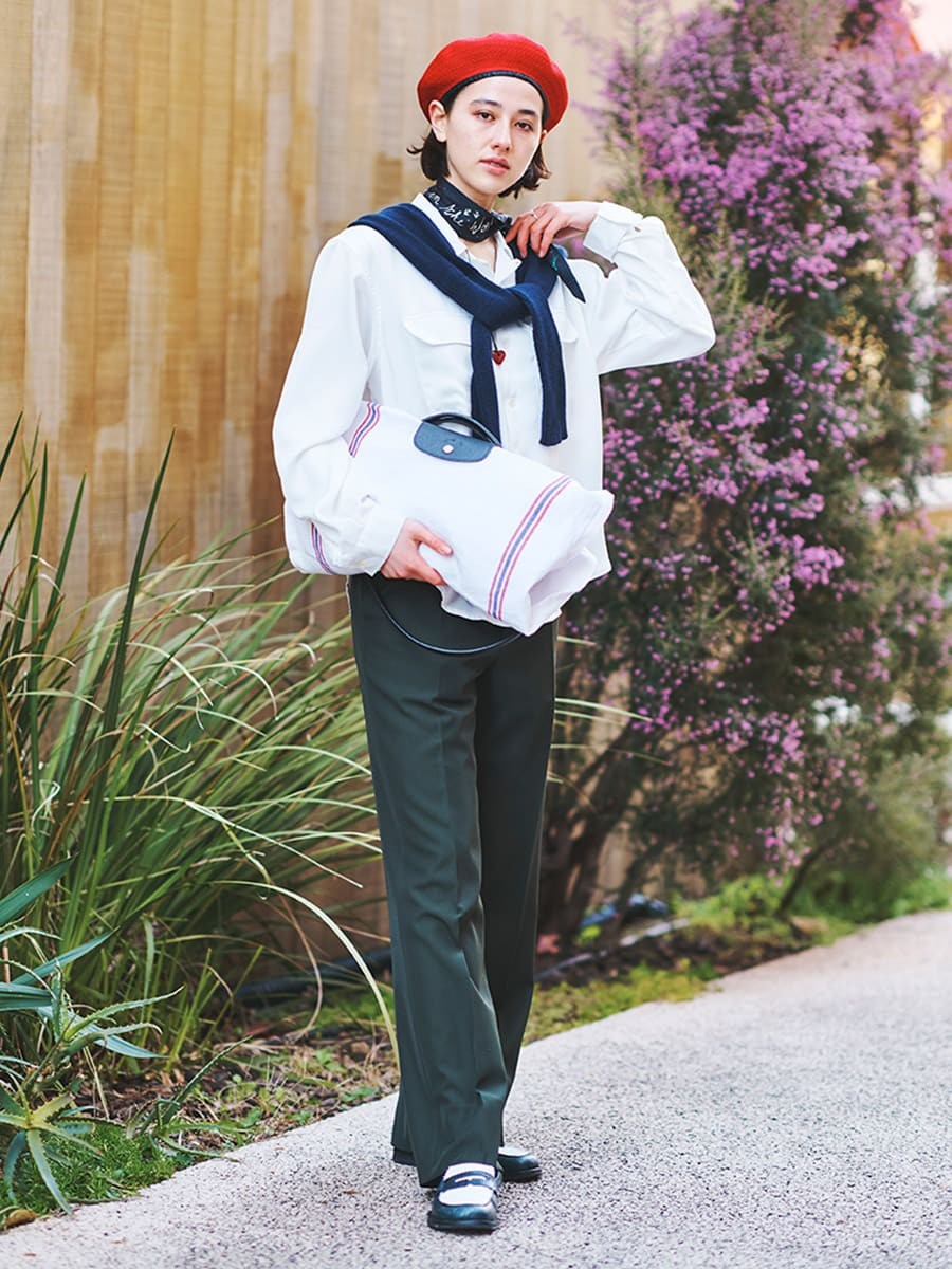 〈ロンシャン〉のリネンバッグ、どう持つ?おしゃれな3人の春服をスナップ! - Slide:1