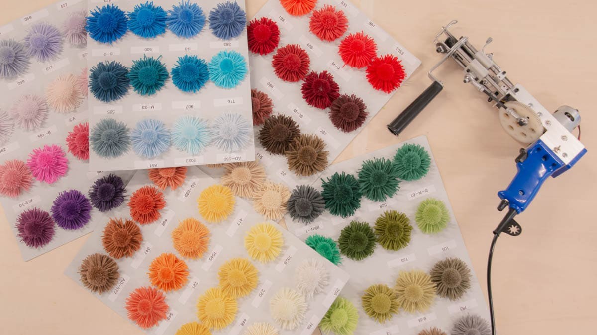 菅沼愛が〈ロエベ〉ハンモックバッグとこの春行きたい「tufting studio KEKE」 - Slide:1