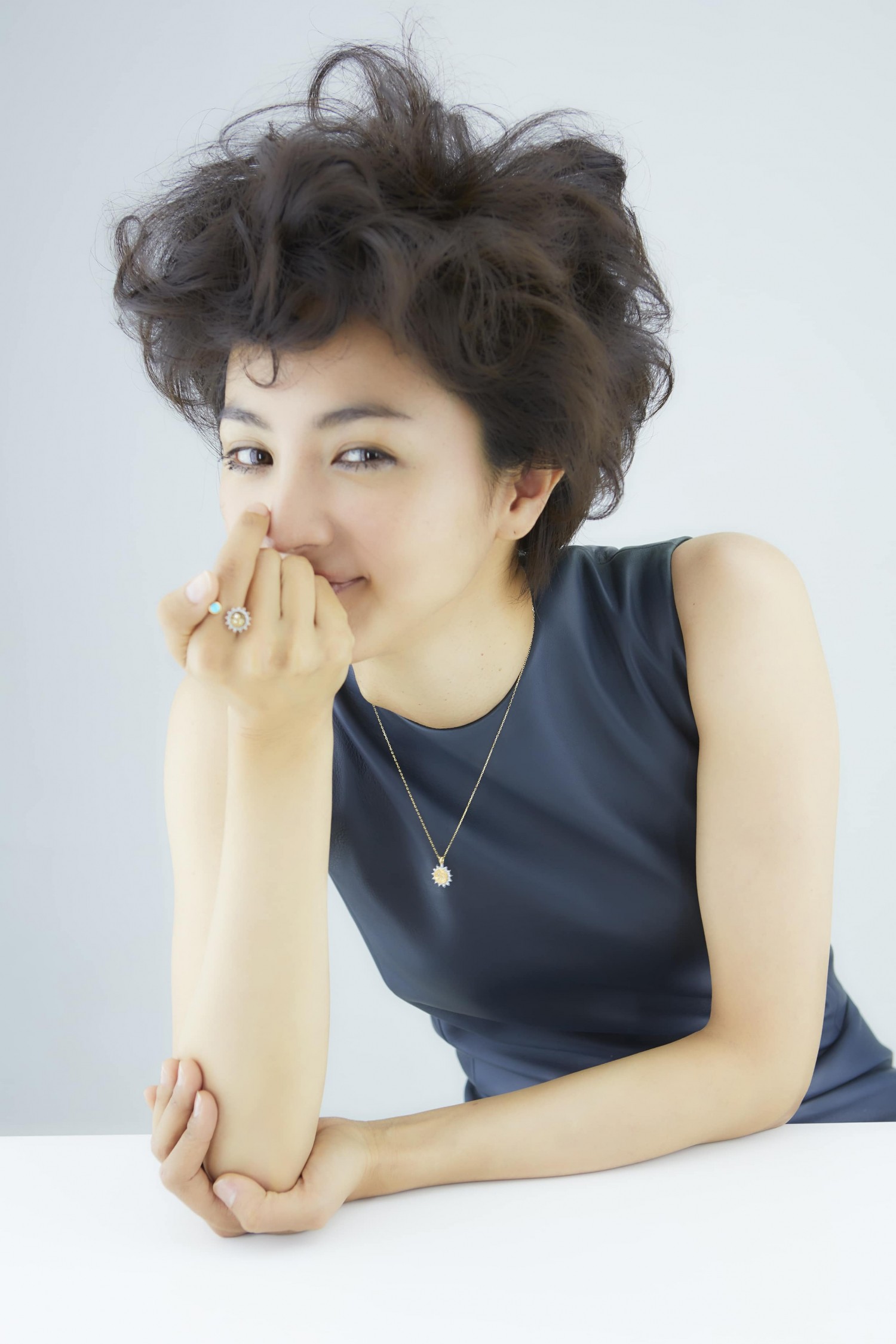 満島ひかりデザインの〈カスカナヒカリ〉。ジュエリーに閉じ込めた内なるきらめき - Slide:2