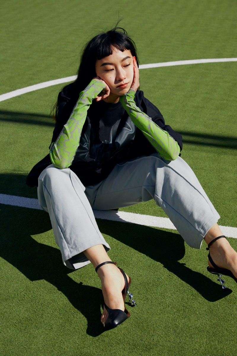 重ね着をした女性 - Slide:2