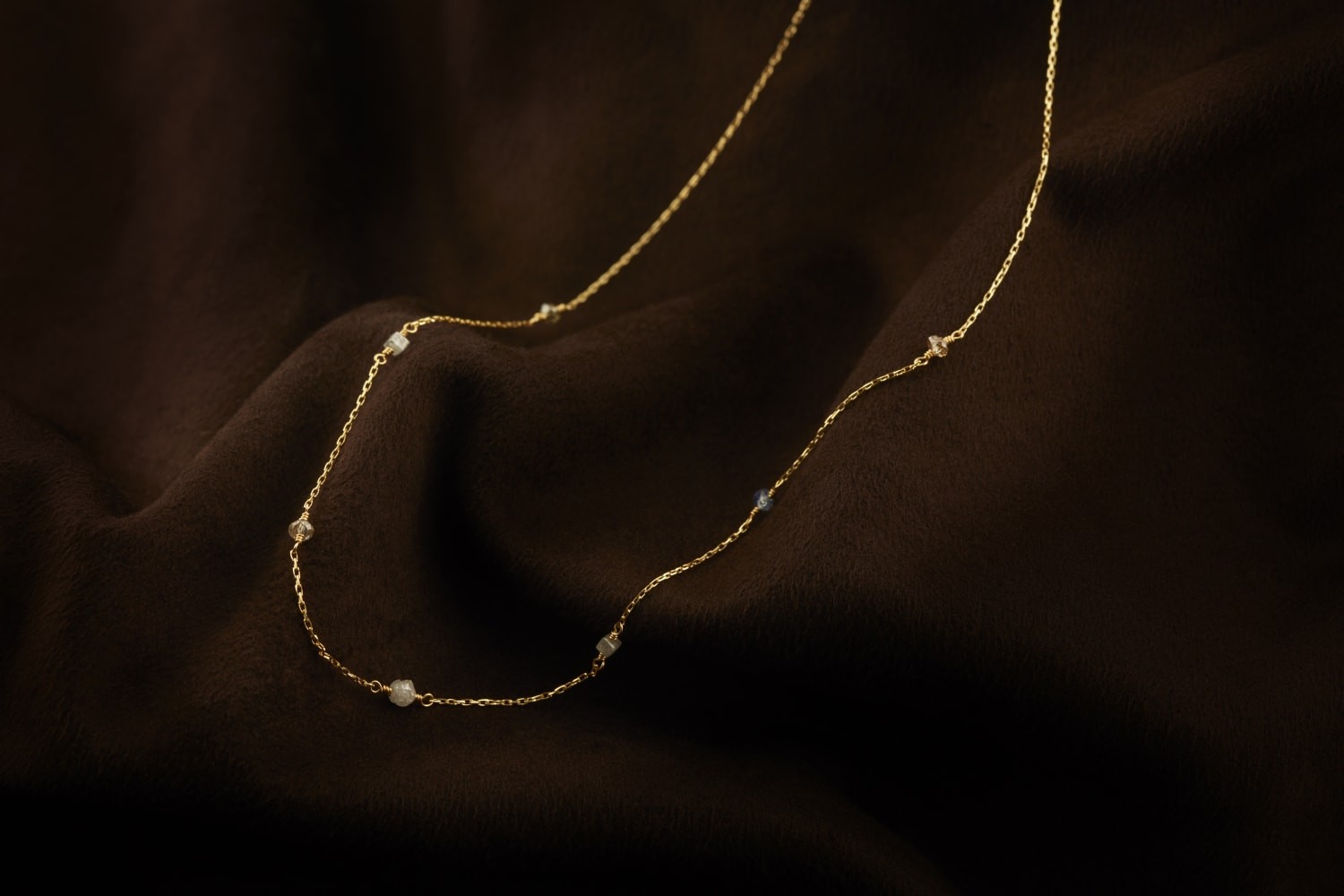 満島ひかりデザインの〈カスカナヒカリ〉。ジュエリーに閉じ込めた内なるきらめき - Slide:1