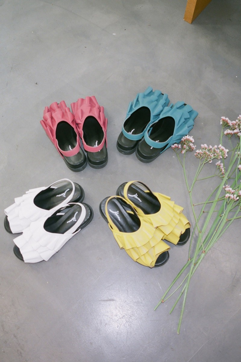 冬から春へ。季節の移ろいを表した〈慈雨〉からのメッセージ - Slide:2