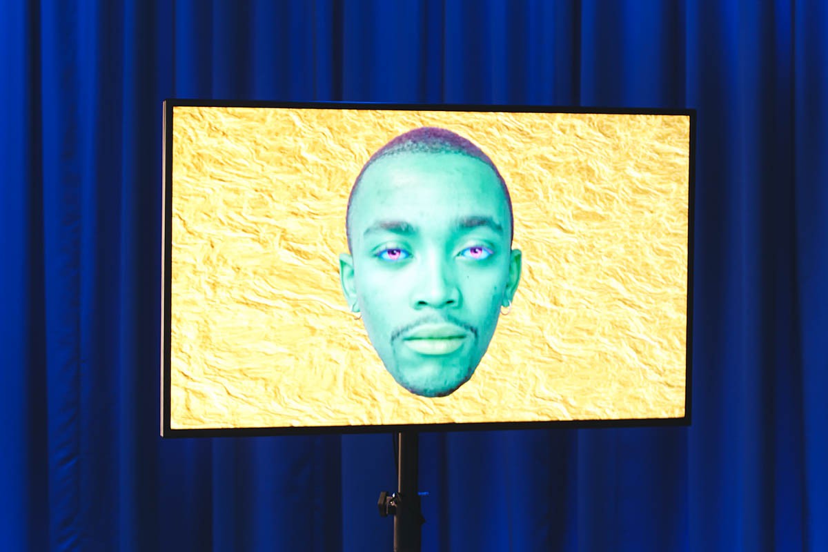 プラダ 青山店『ロール プレイ』展でたずねる、アイデンティティの現在地 - Slide:3