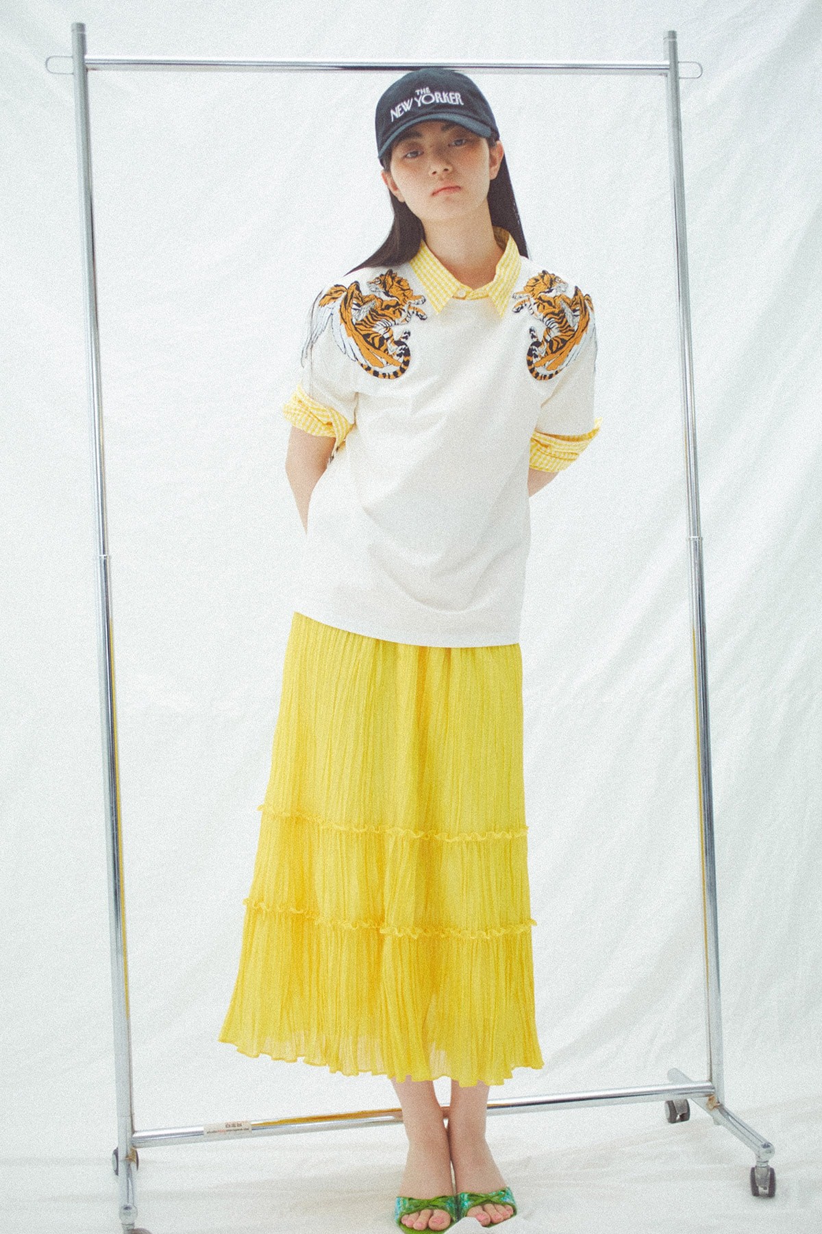 ラックと女性 - Slide:3