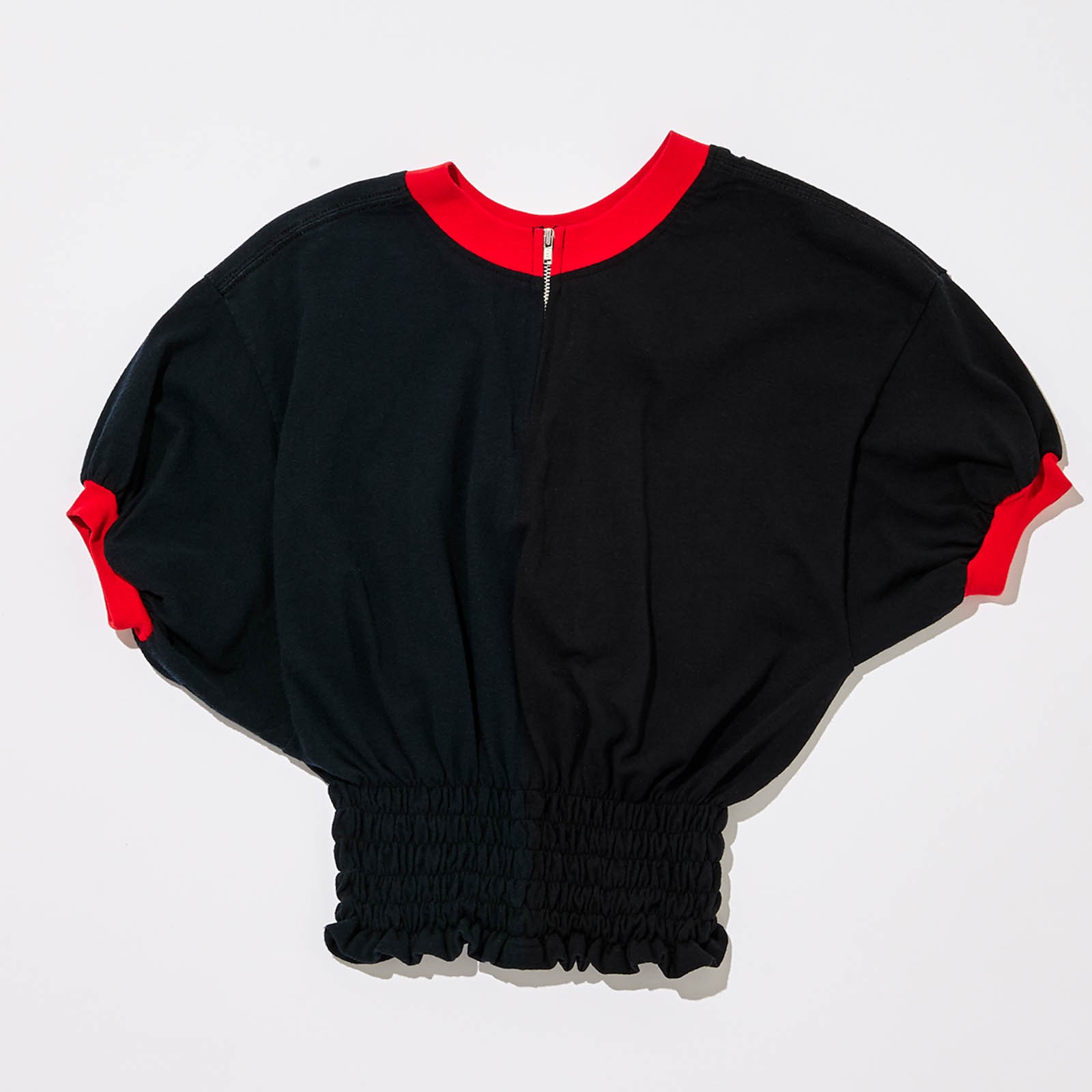 1枚でも、インナーを忍ばせても。今欲しい!ちびTシャツ6選 - Slide:2