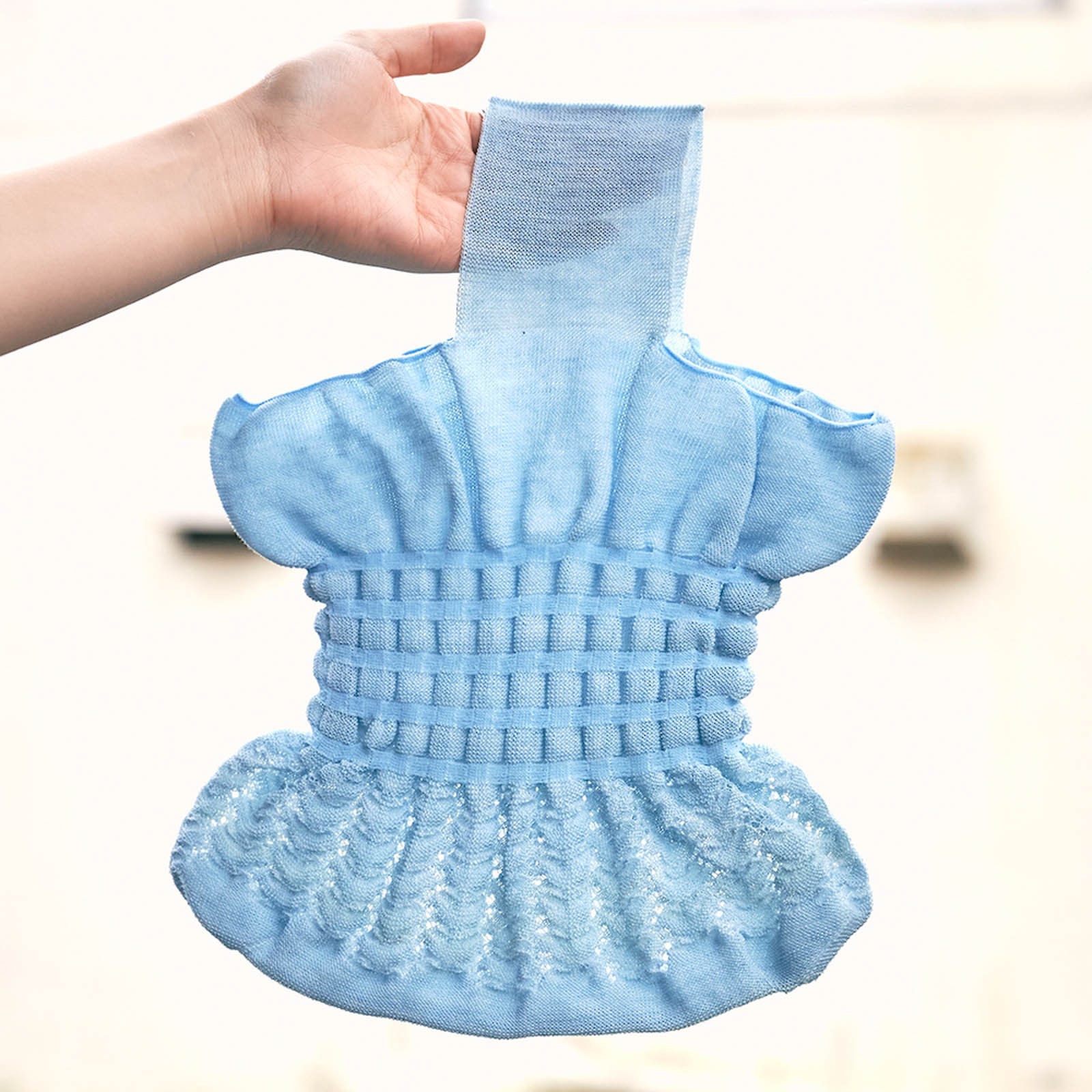 着古したセーターがバッグとスカーフに変身。〈マラミュート〉のRe:born企画を体験 - Slide:7