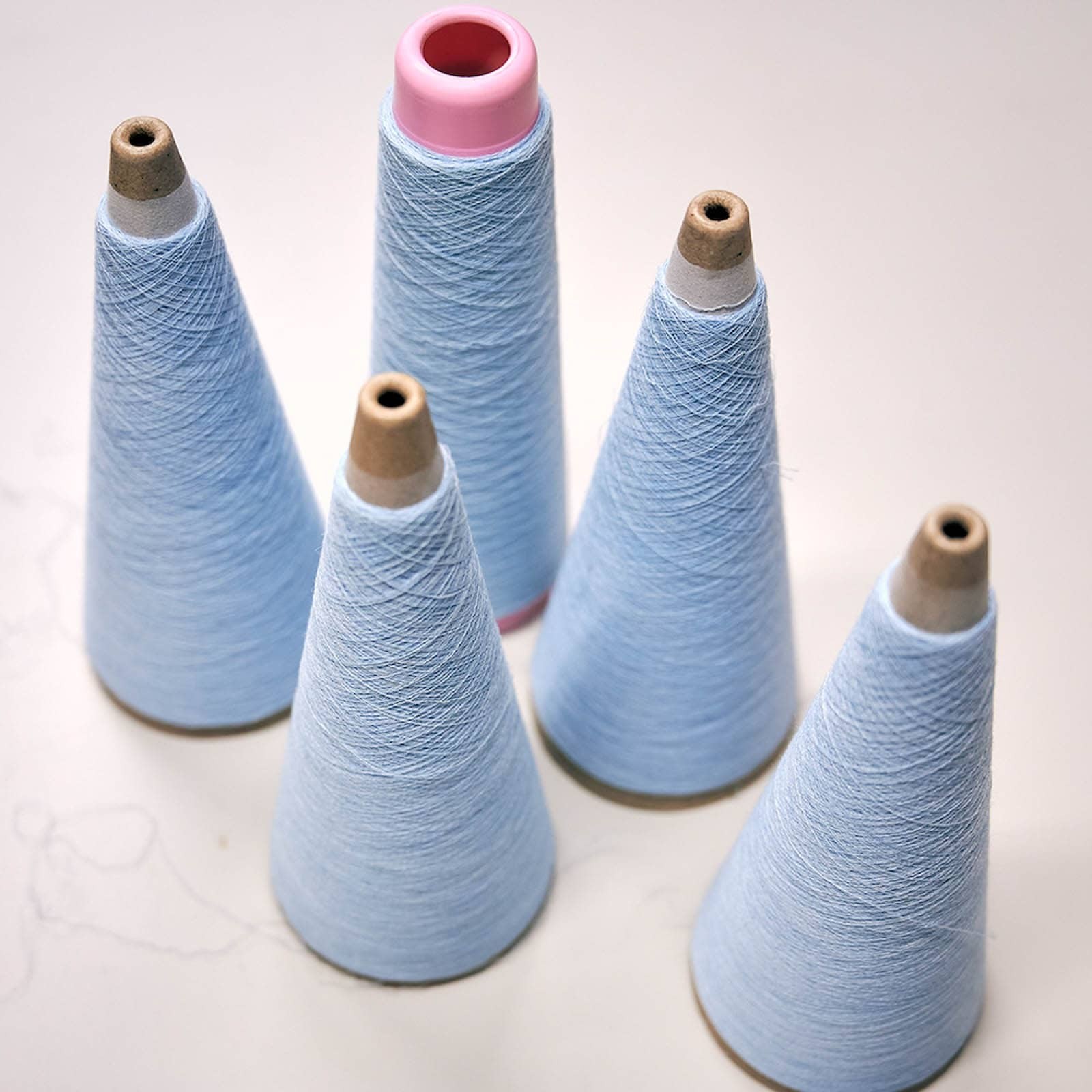 着古したセーターがバッグとスカーフに変身。〈マラミュート〉のRe:born企画を体験 - Slide:5