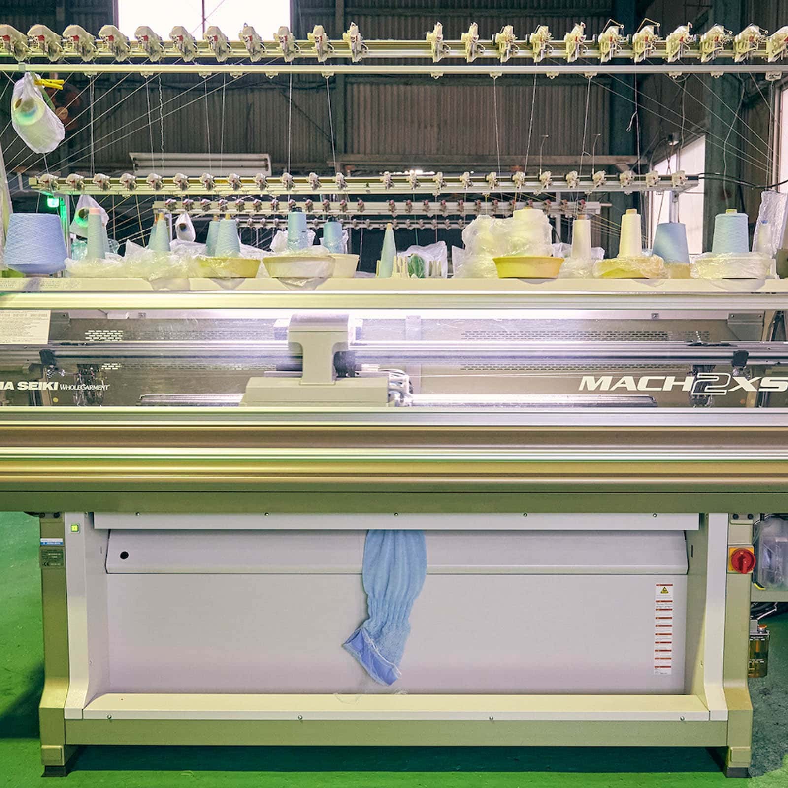 着古したセーターがバッグとスカーフに変身。〈マラミュート〉のRe:born企画を体験 - Slide:2