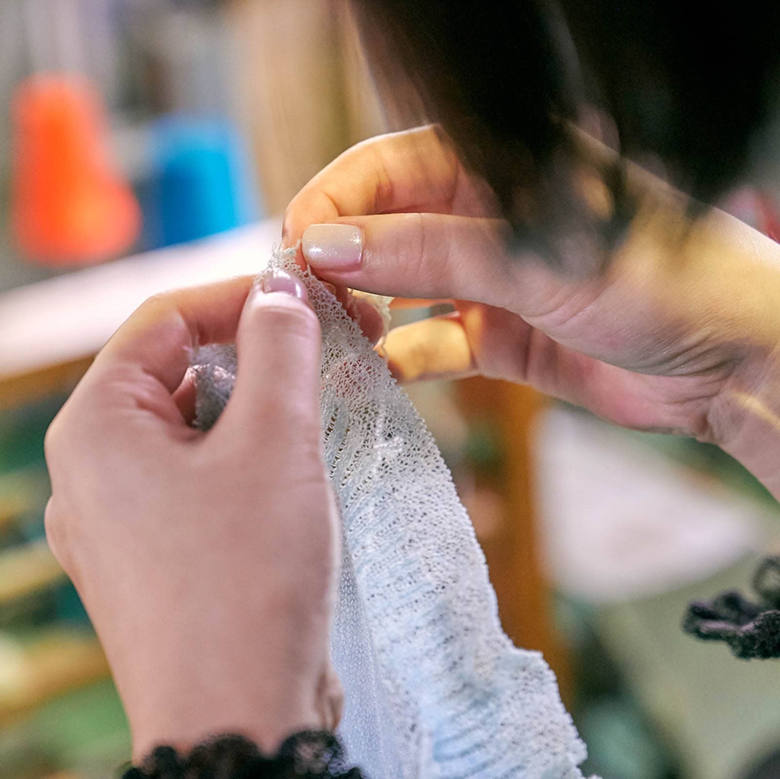 着古したセーターがバッグとスカーフに変身。〈マラミュート〉のRe:born企画を体験 - Slide:2