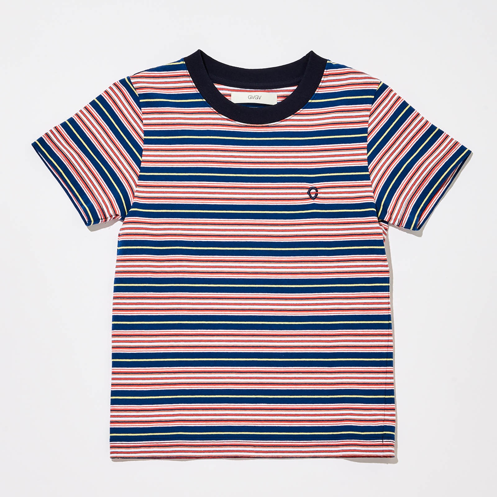 1枚でも、インナーを忍ばせても。今欲しい!ちびTシャツ6選 - Slide:1