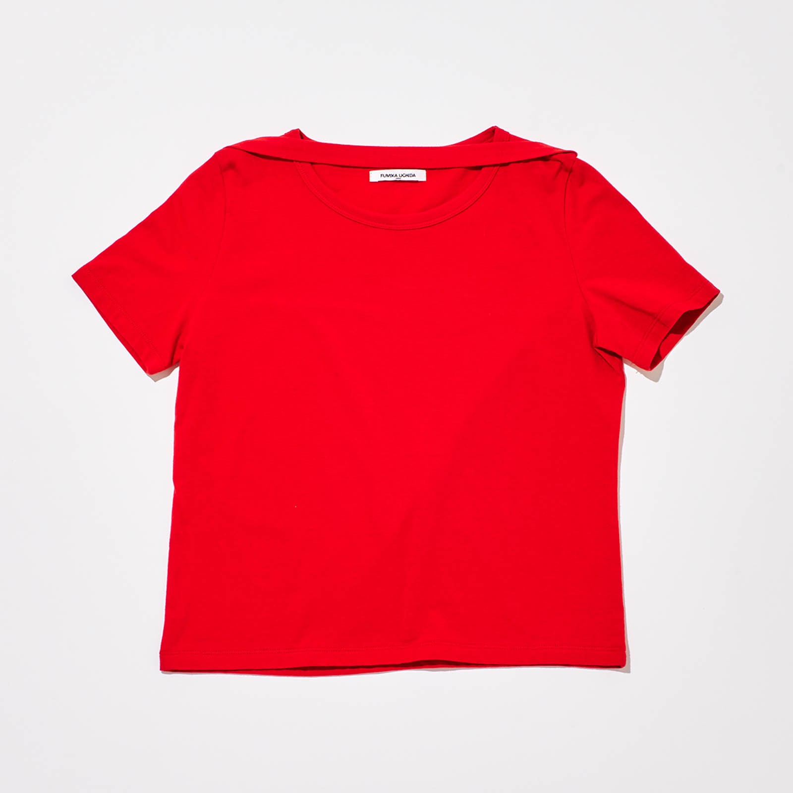 1枚でも、インナーを忍ばせても。今欲しい!ちびTシャツ6選 - Slide:1