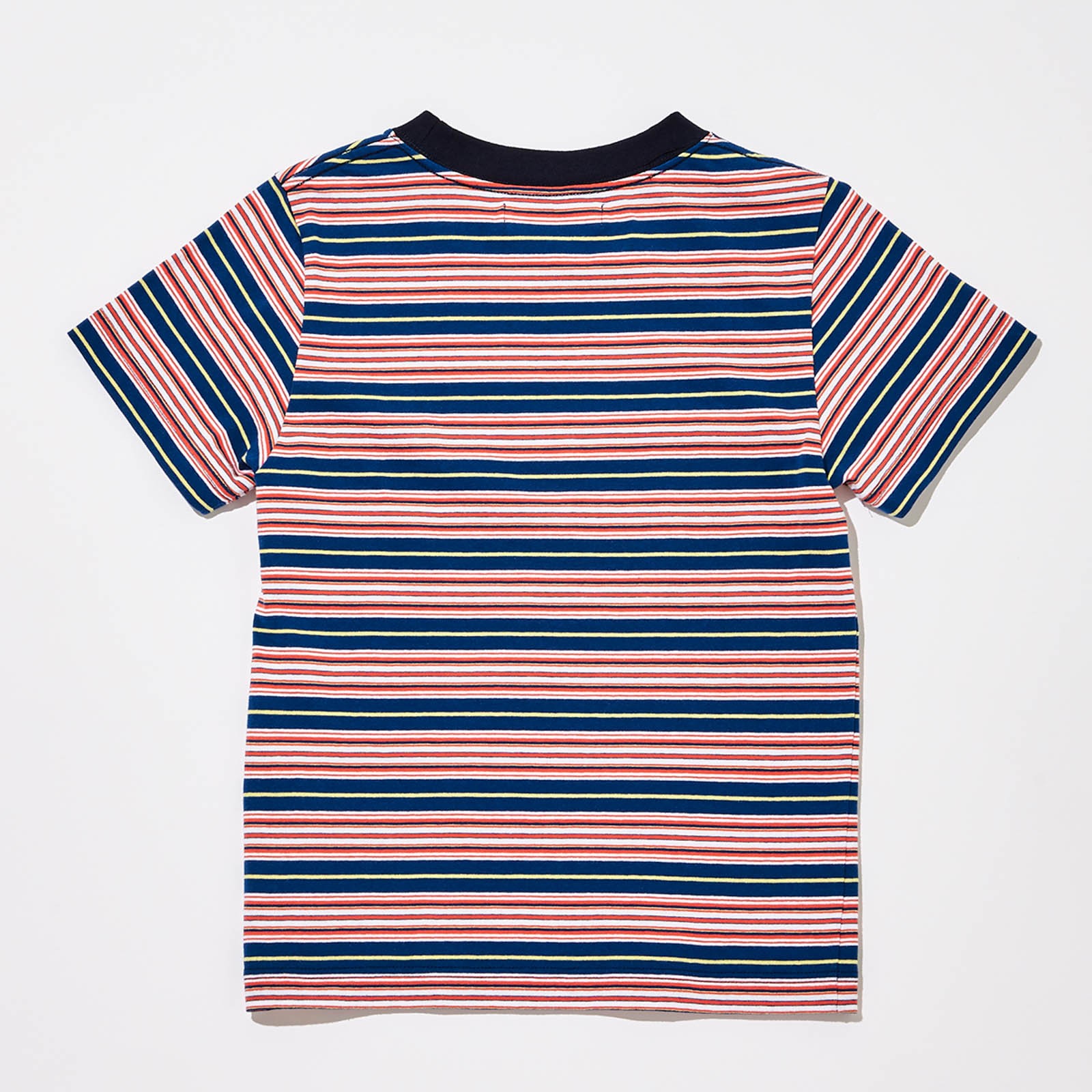 1枚でも、インナーを忍ばせても。今欲しい!ちびTシャツ6選 - Slide:2