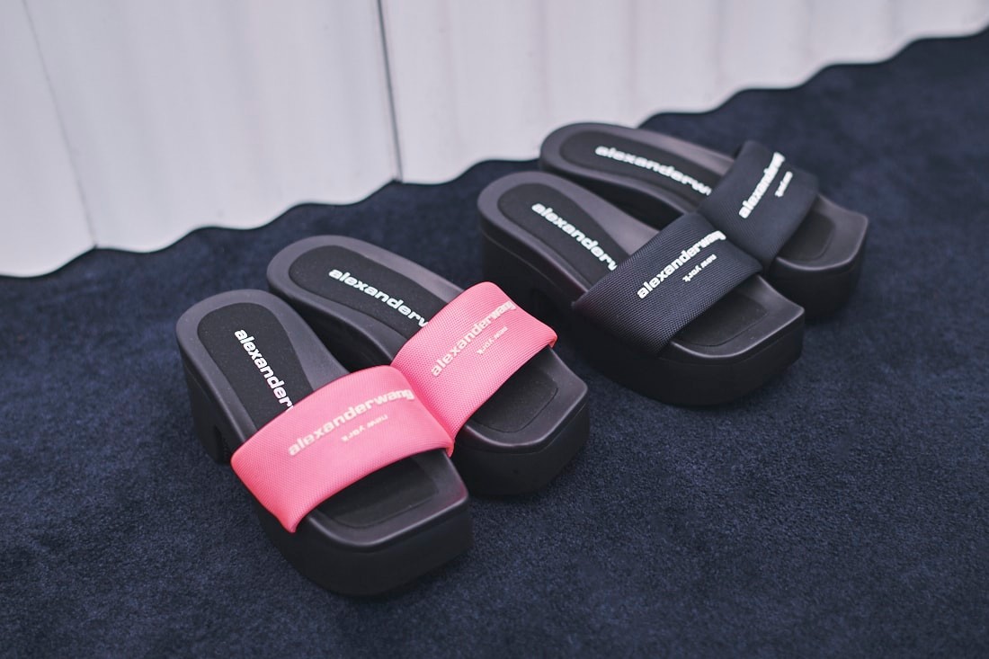 サンダル - Slide:1