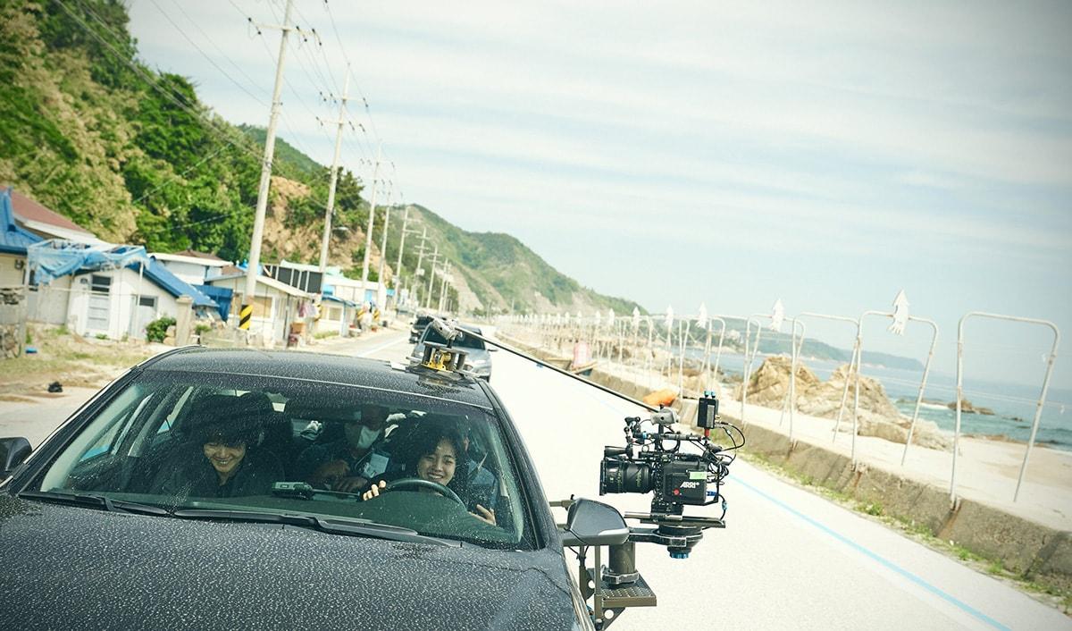 韓国映画界の新世代スター、イ・ジュヨン。『ベイビー・ブローカー』撮影中に考えていた「母親の権利ってなんだろう？」 - Slide:1