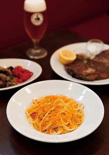 昼も夜も通いたくなるバール&トラットリアの新星【1500:代々木八幡】 イタリア産カラスミを使ったスパゲッティ 前菜の盛り合わせ 珍しい生ビールのモレッティ 豊西牛リブロース - Slide:1