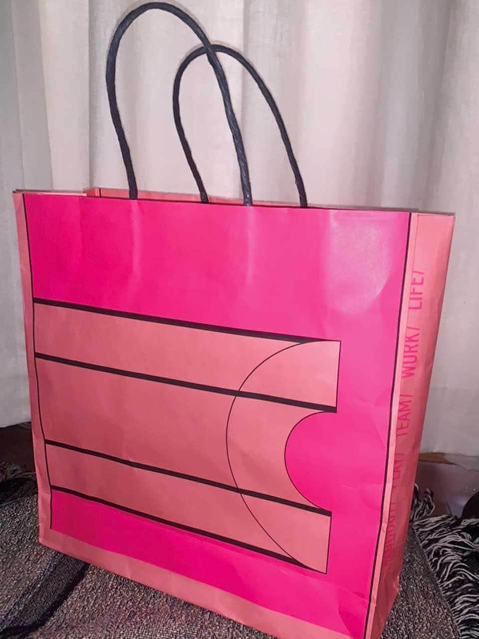 伊藤万理華 紙袋