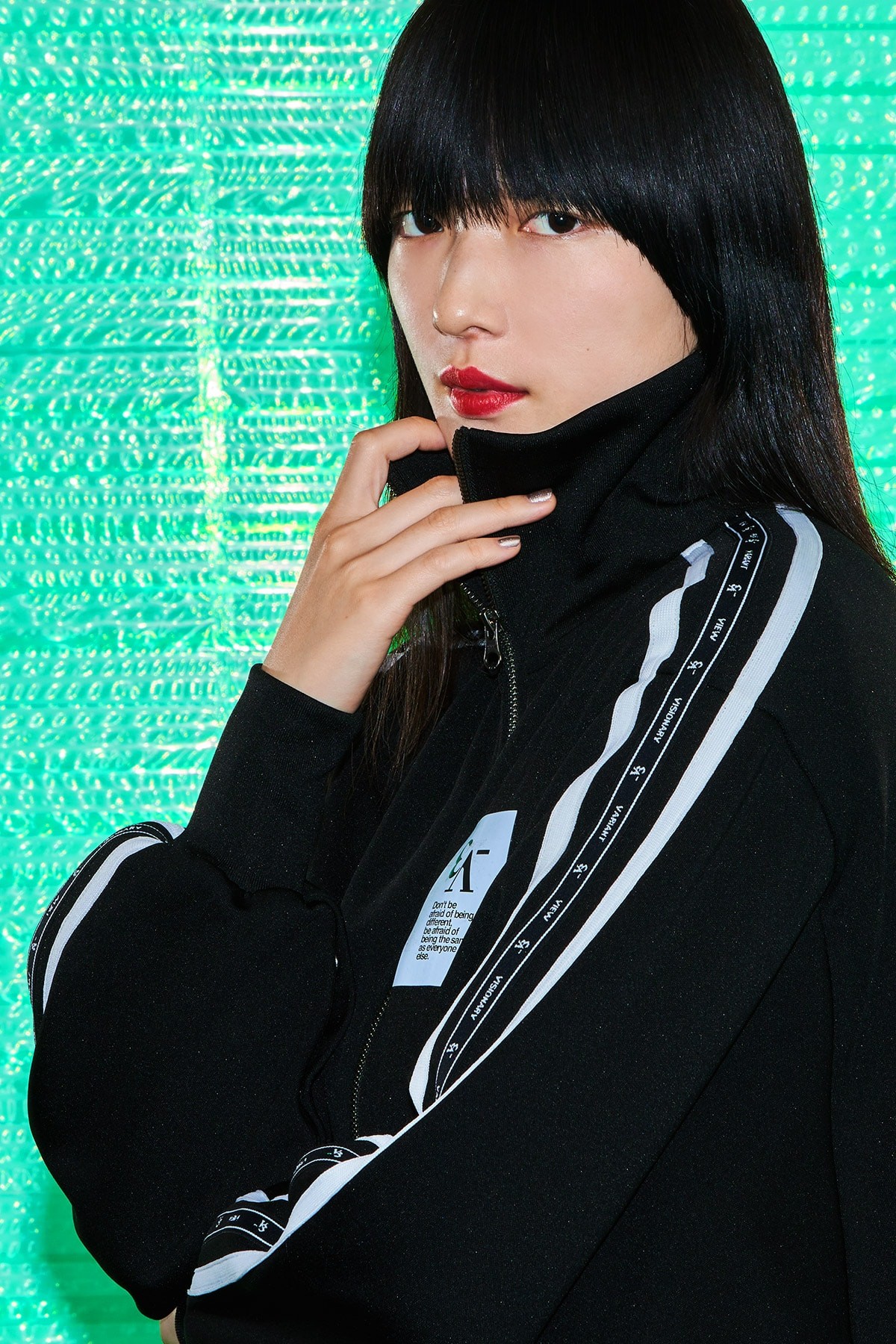 スポーティな〈_V3〉が魅せるモダニティ - Slide:1