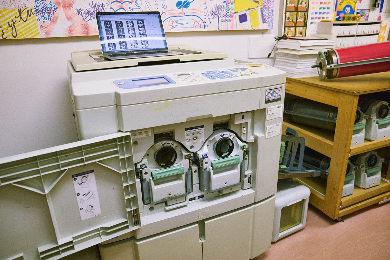 デジタルとアナログを横断するクリエイター・Hiromu Oka リソグラフ印刷を使ったアニメーションって何? - Slide:1