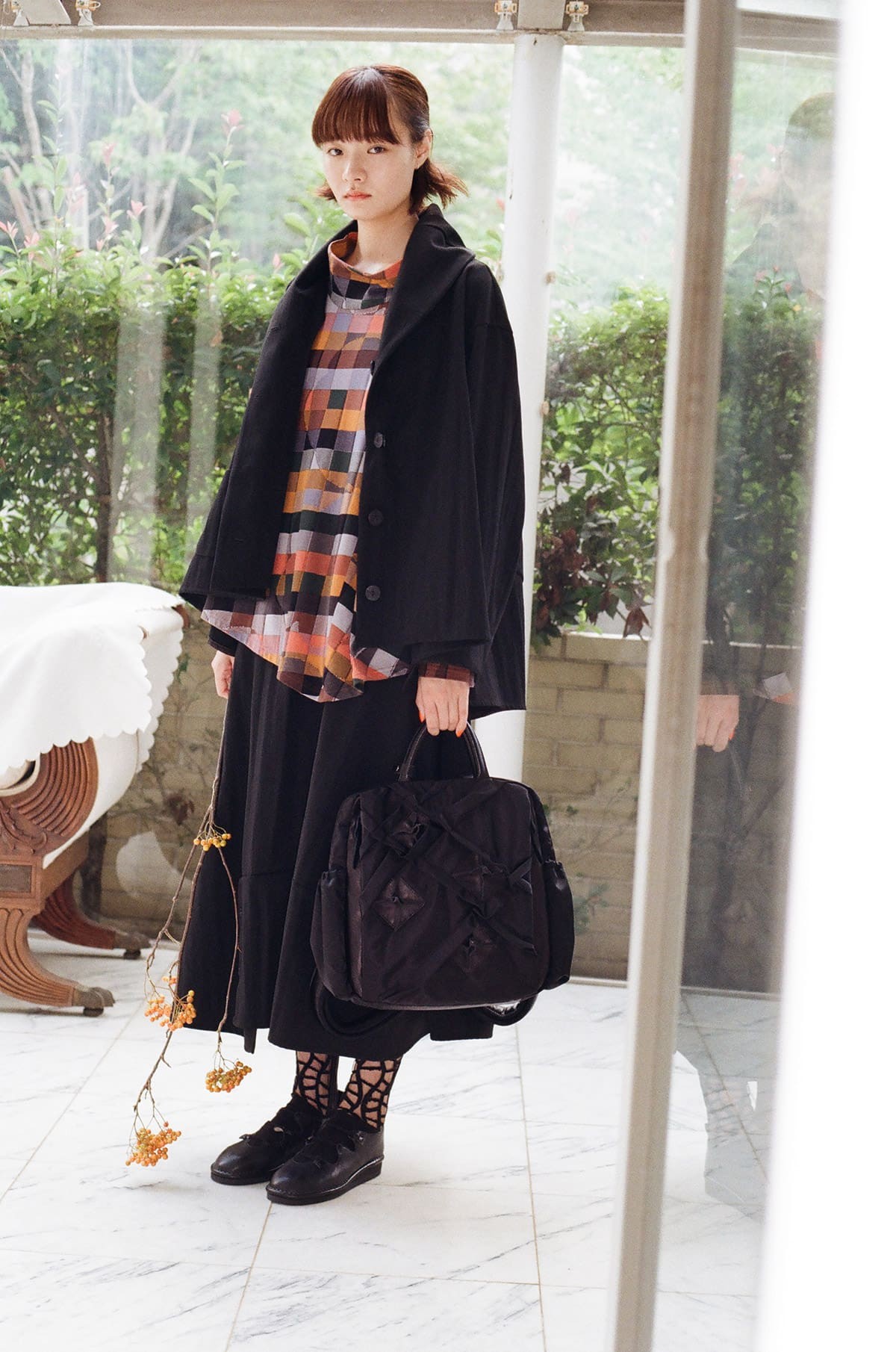 糸と柄が織りなす〈慈雨〉のリミックススタイル - Slide:1