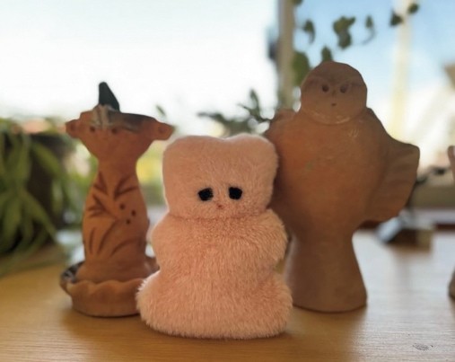 いつだって、ぬいぐるみ推し。甘く、少し毒もある新鋭作家の一点もの - Slide:2