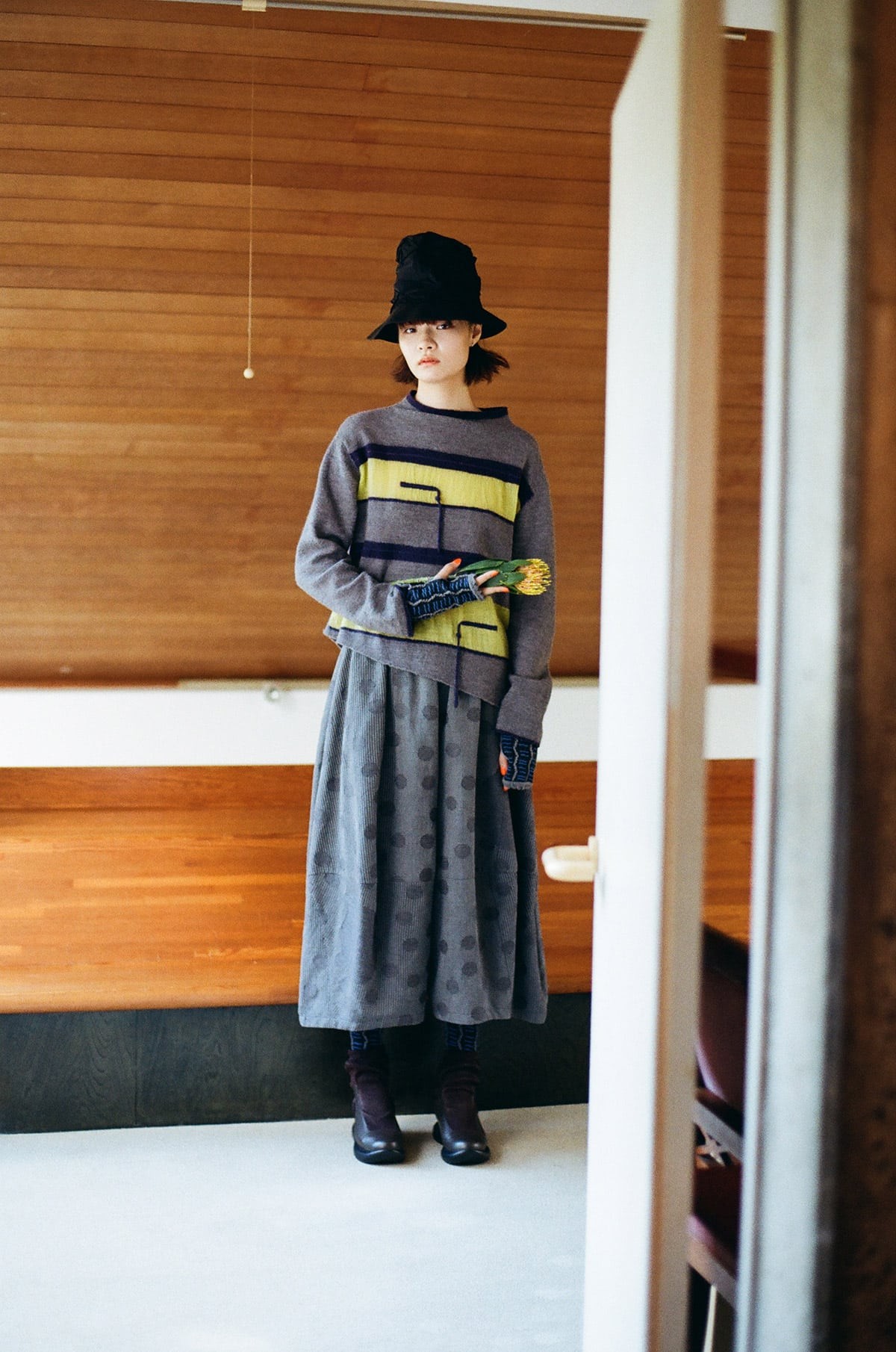 糸と柄が織りなす〈慈雨〉のリミックススタイル - Slide:1