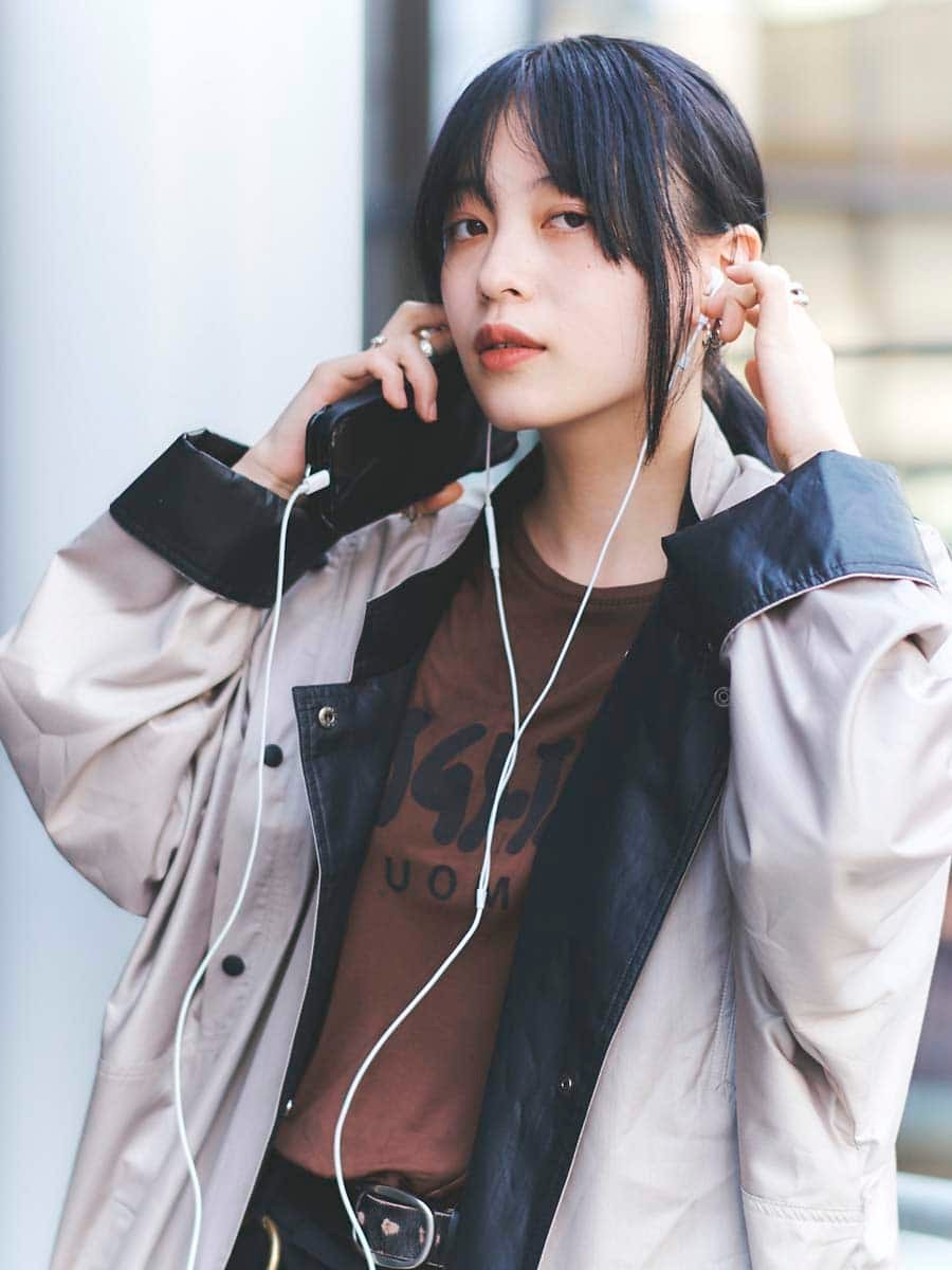 小山モモさん&kureha モデル GINZA音楽スナップ 有線イヤホン 秋冬ファッション - Slide:3