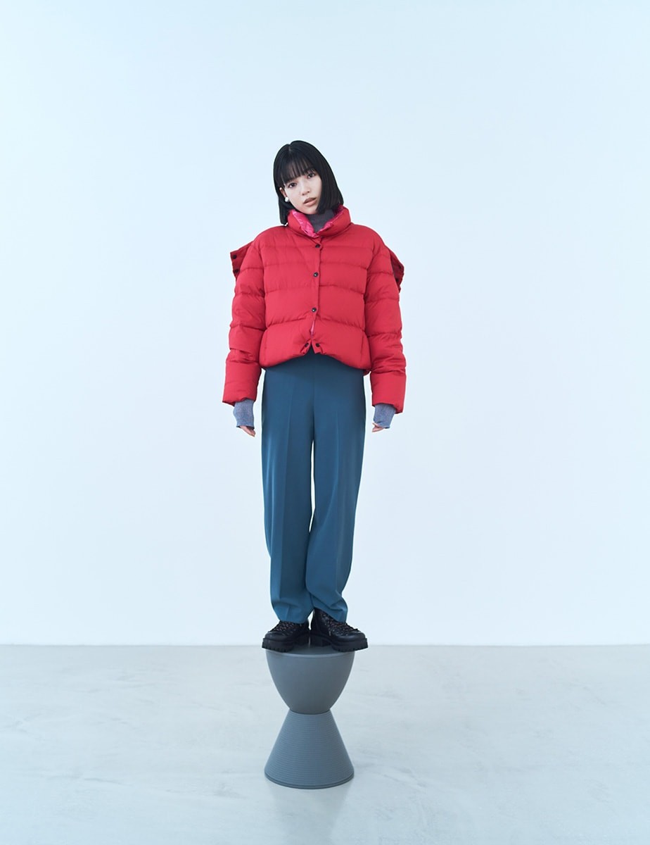 石井杏奈が着る<TATRAS>。 コーディネートも楽しい!街に映えるダウン - Slide:1