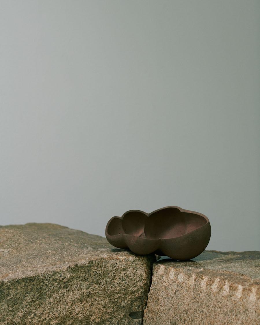 陶芸作家ゾーイ・パウエルが日本初の単独展を開催。思わず触れたくなる器がずらり - Slide:1