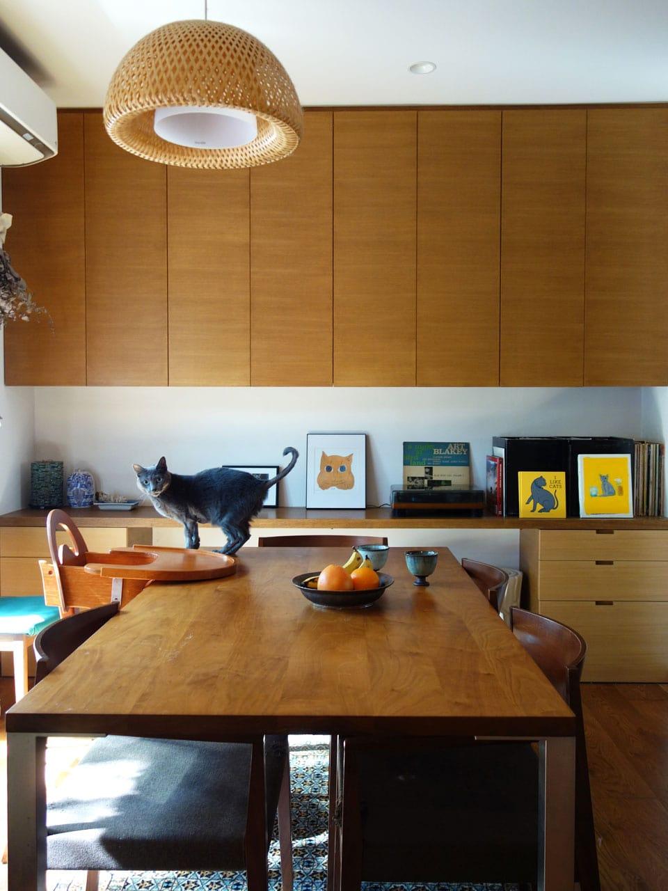 私と部屋 vol.107 デザイナーズの家具と空間が織りなす、心地よい時間。人が集う賑やかな場所へ ー 石川 明日香さん