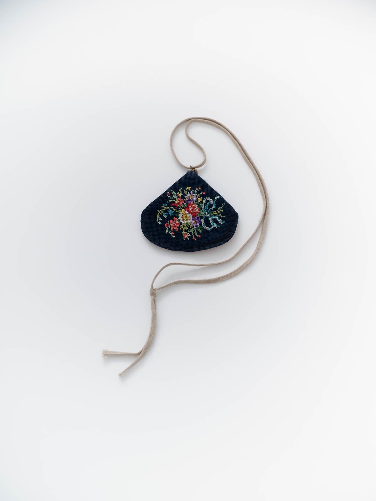 クローゼットの宝もの 福地桃子さんのクロスステッチのコインパース