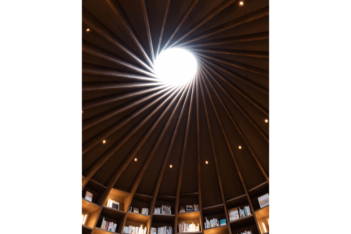 千葉県木更津市にある「地中図書館」 - Slide:1