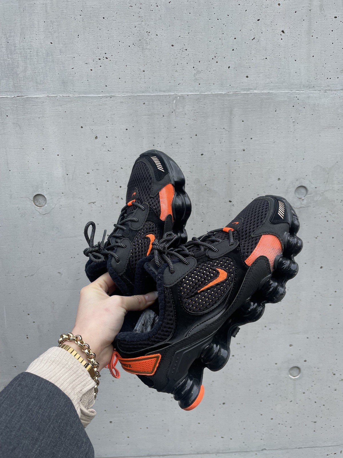 スニーカー愛が止まらない! Vol.31 ASUKA SERIKAWA - Slide:1