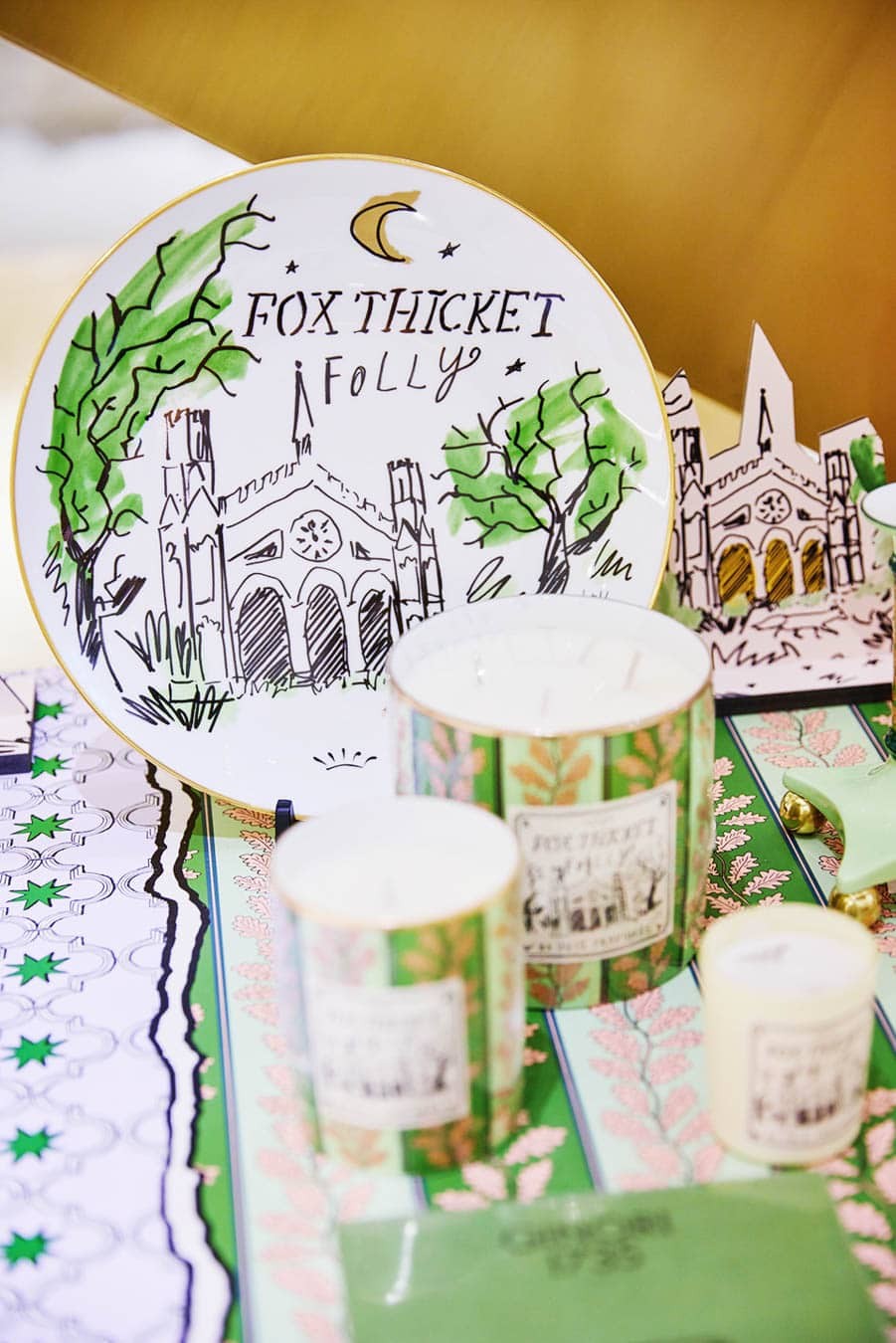 ミニマリストの逆を行く、“好き”を詰め込んだ部屋作り。 ルーク・エドワード・ホールにインタビュー - Slide:2