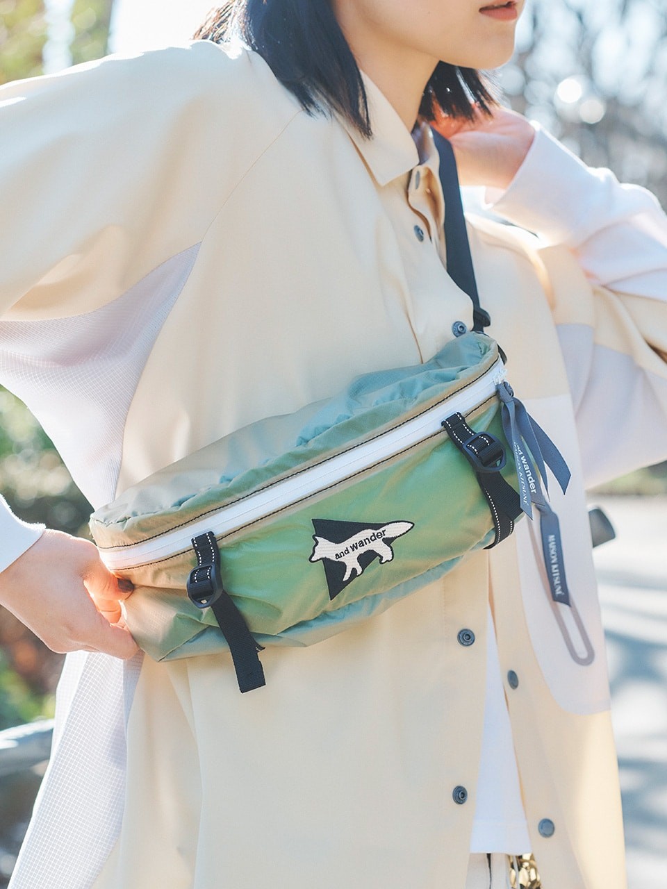 〈メゾン キツネ〉×〈アンドワンダー〉スナップ|ホワイトルック - Slide:4