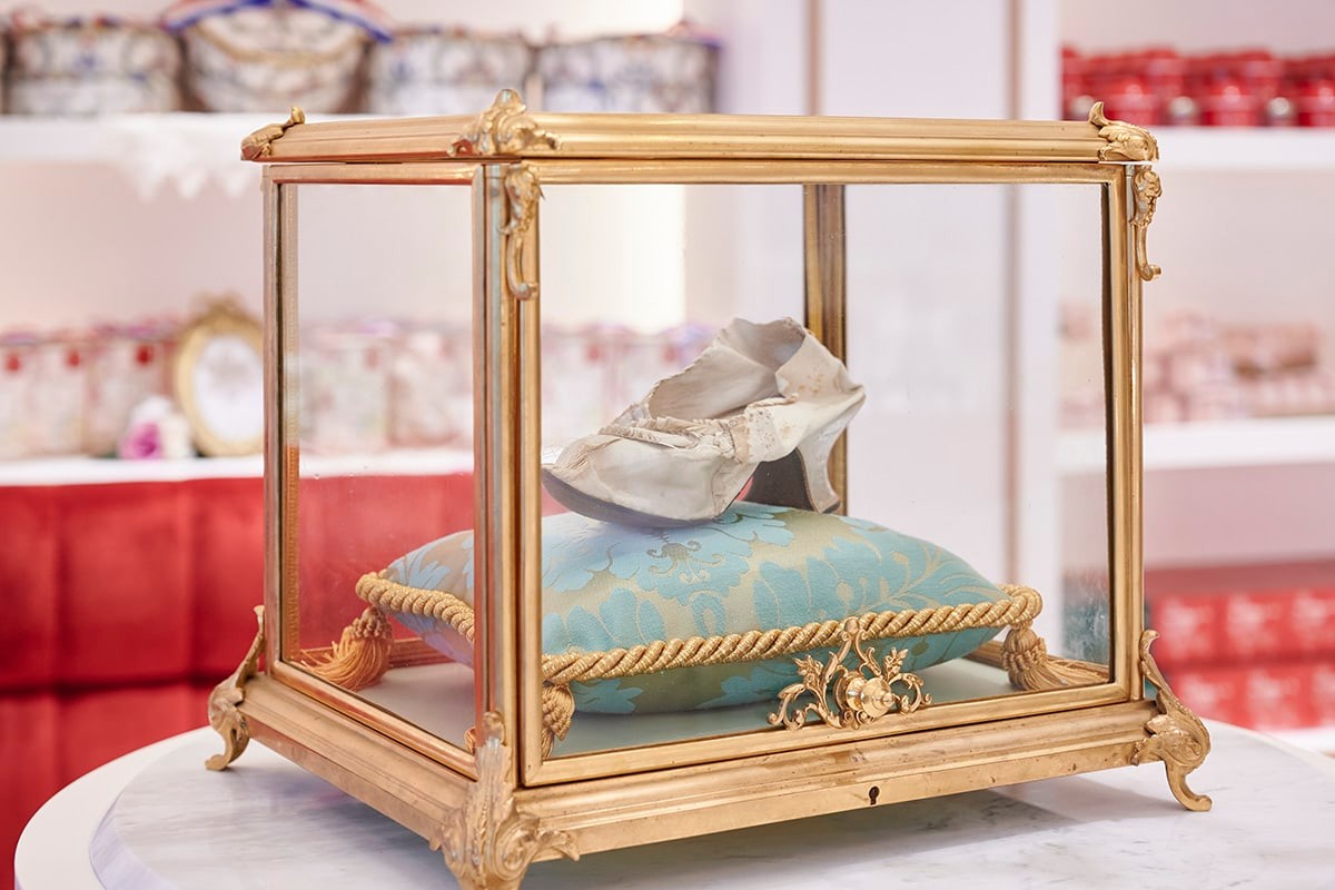 ル サロン ド ニナス 日比谷 マリーアントワネット ヴェルサイユ宮殿 - Slide:1