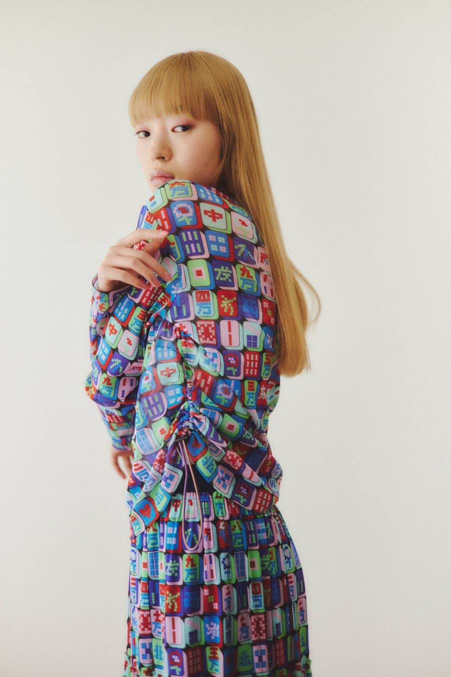 ポップな柄使いで遊ぶ、〈ヴィヴィアン タム〉の春服 - Slide:3