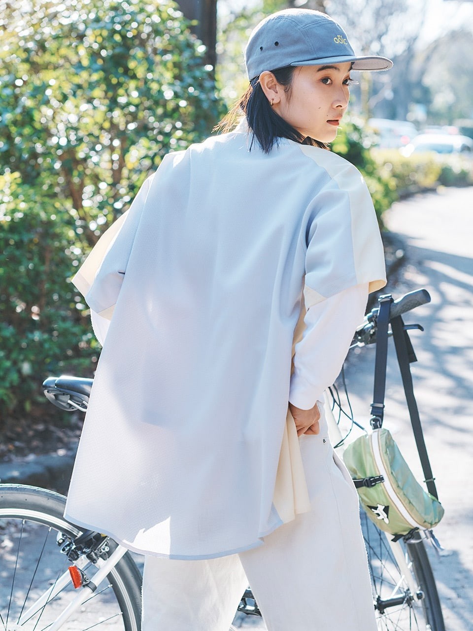 〈メゾン キツネ〉×〈アンドワンダー〉スナップ|ホワイトルック - Slide:3