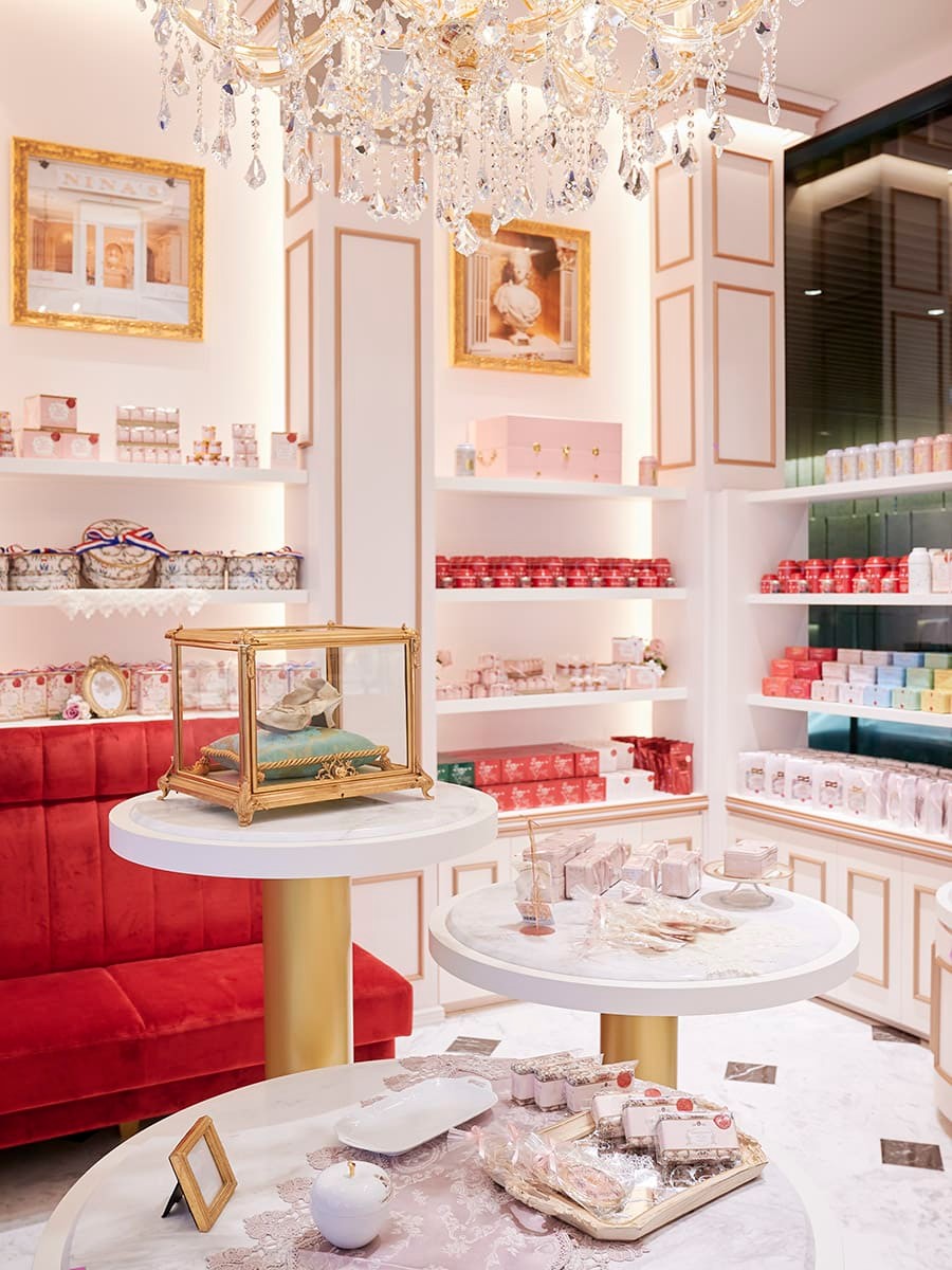 ル サロン ド ニナス 日比谷 マリーアントワネット ヴェルサイユ宮殿 - Slide:1