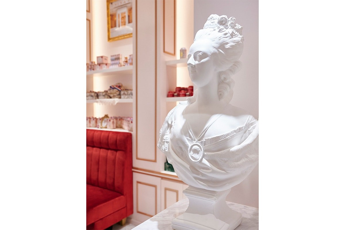 ル サロン ド ニナス 日比谷 マリーアントワネット ヴェルサイユ宮殿 - Slide:2