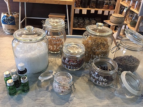 洗剤、バスソルト、コンブチャ…こんなものまで量り売り!? - Slide:1