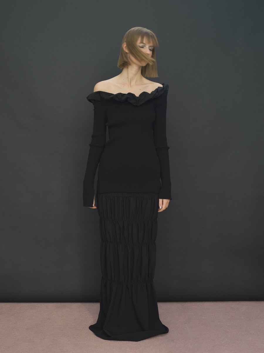 SORIN 黒ドレス - Slide:1