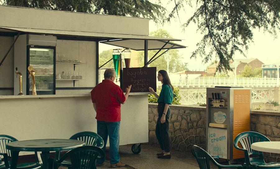 映画『ジョージア、白い橋のカフェで逢いましょう』監督にインタビュー。東欧の古都を歩いて着想した現代のおとぎ話 - Slide:2