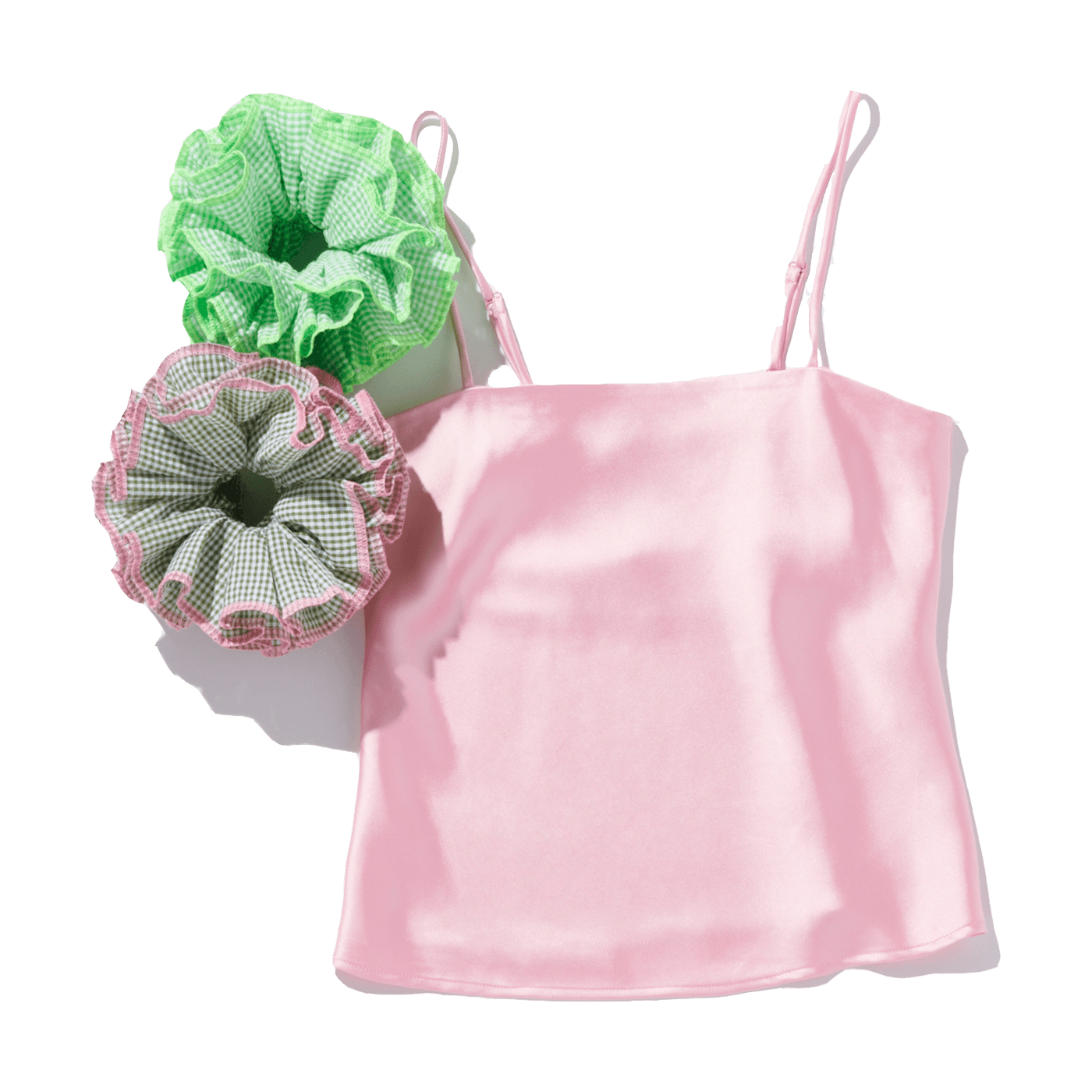 シュシュ 各¥9,680(グッド スクイッシュ | グレープヴァイン バイ ケイスリー)/キャミソール ¥9,020(ジーナ トリコ | サスティナブル ケイスリー)