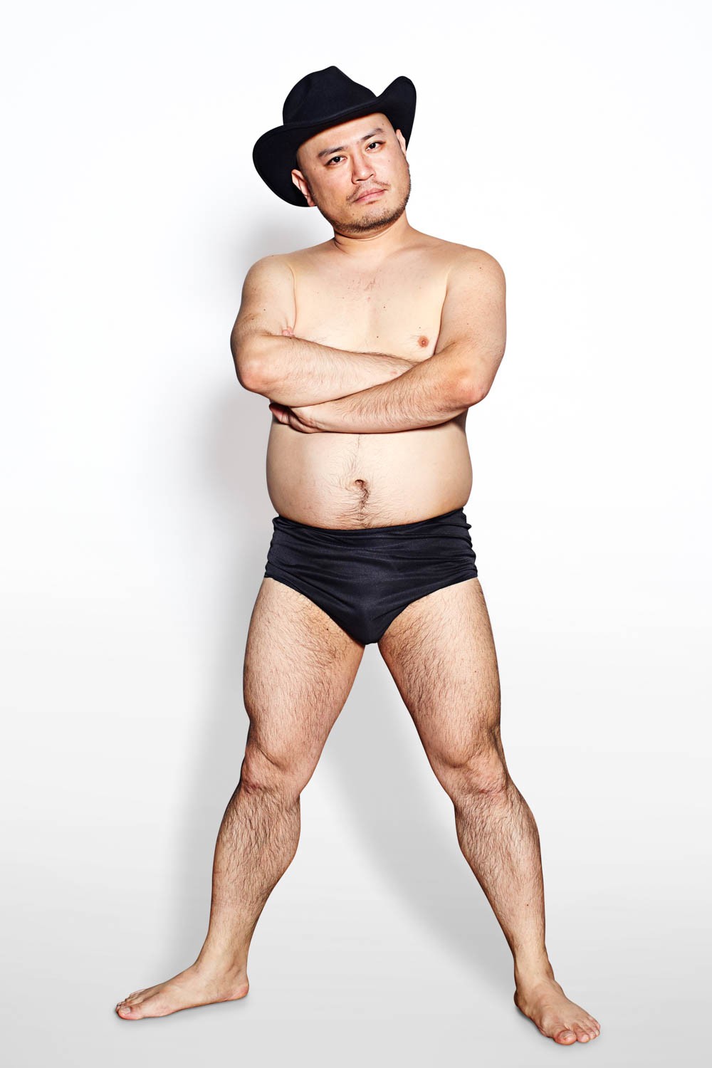 1993年にデビューし、2002年からピン芸人として活動。“誇張モノマネ”などで知られる。東京、静岡、大阪、福岡を巡る単独ライヴツアーを今年8月に開催。