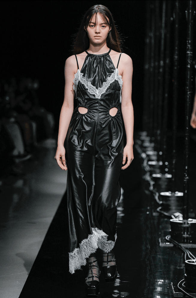 〈フェティコ〉2023春夏コレクションより