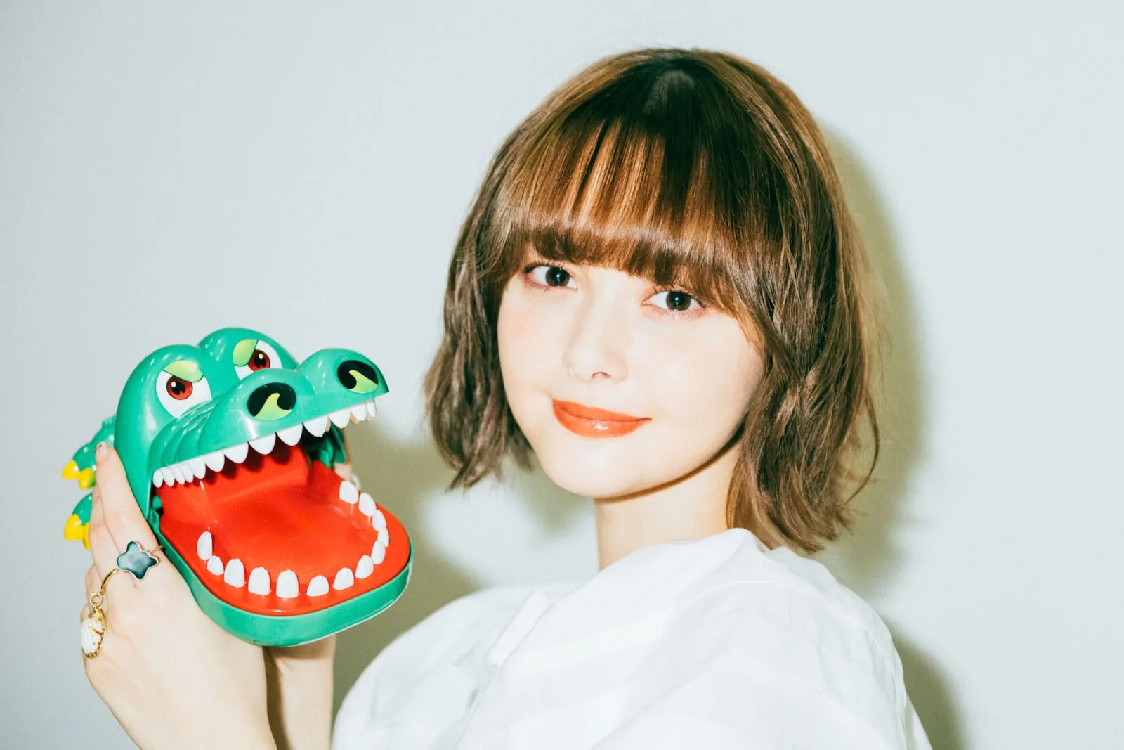 玉城ティナがゲーム勝負でいつもと違う顔!