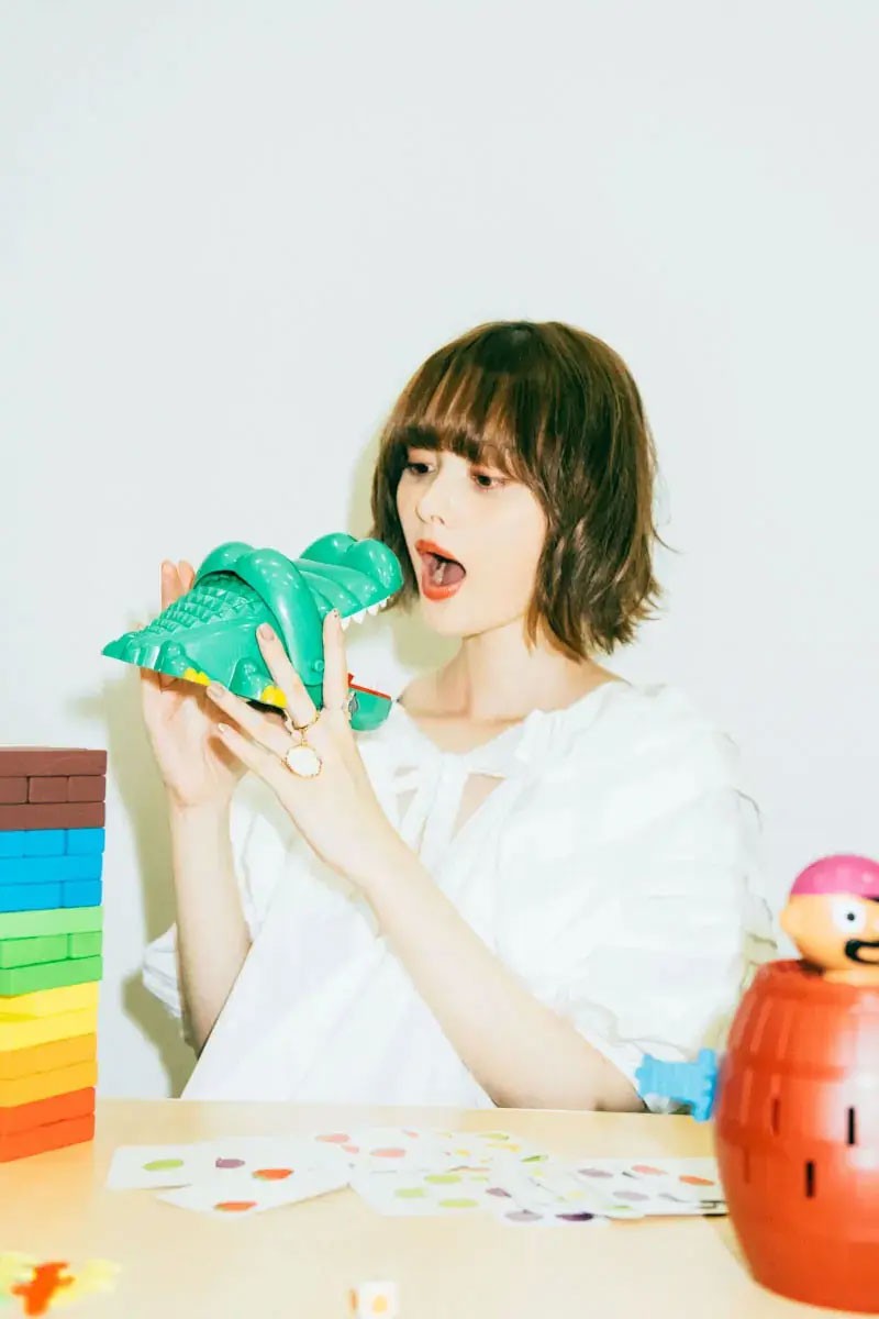 玉城ティナがゲーム勝負でいつもと違う顔!