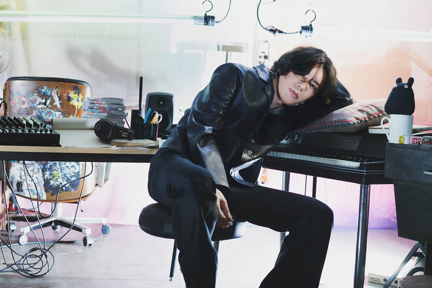 〈ロエベ〉と米津玄師、モードな邂逅 - Slide:8