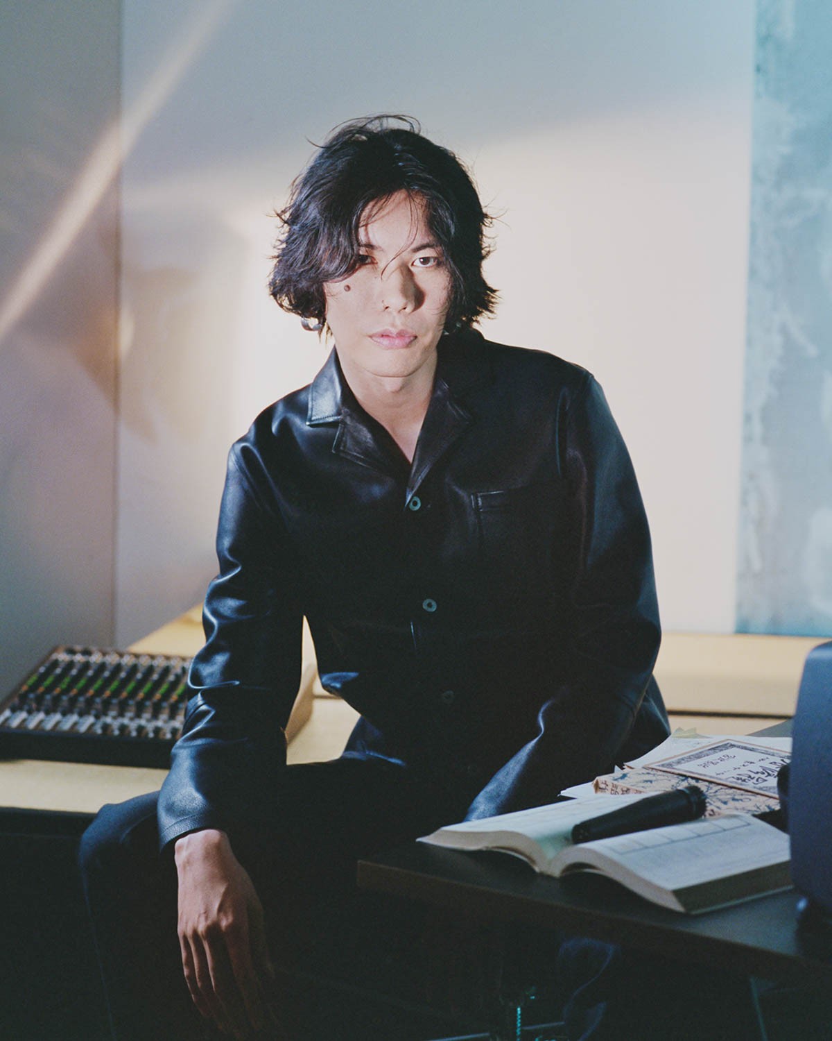 〈ロエベ〉と米津玄師、モードな邂逅 - Slide:6